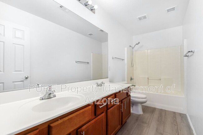 Building Photo - 322 S 116th Ave