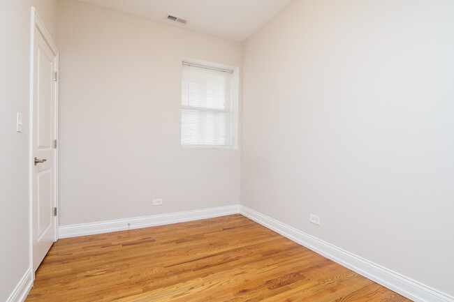 Building Photo - 4909 W Cuyler Ave