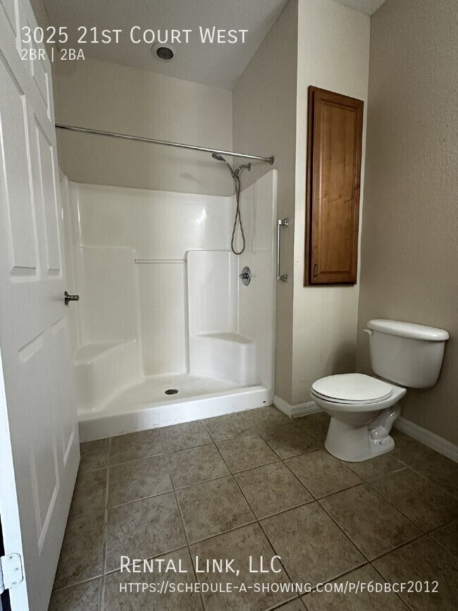 Building Photo - 3025 21 Ct W