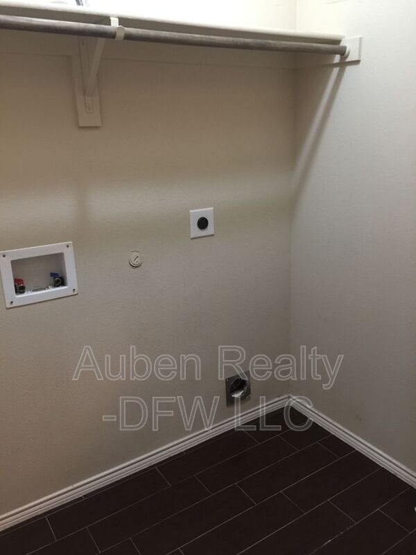 Building Photo - 2310 Wood River Pkwy