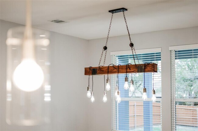 Building Photo - 18529 Staghorn Dr