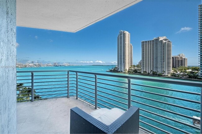 Building Photo - 325 S Biscayne Blvd
