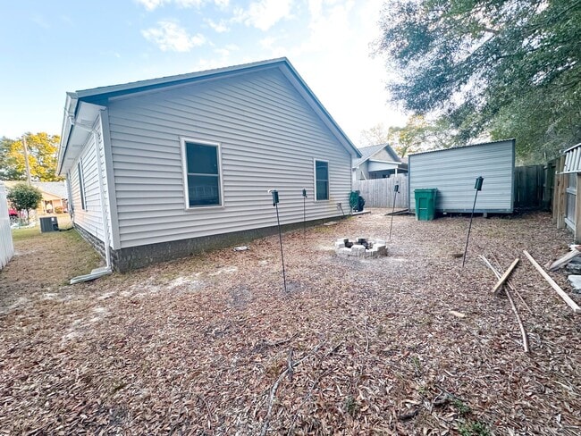 Building Photo - No HOA 3 bedroom home with whole house generator!