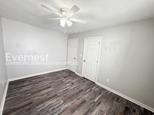Building Photo - 3 Bed, 2 Bath Home with Carport / Available Now!