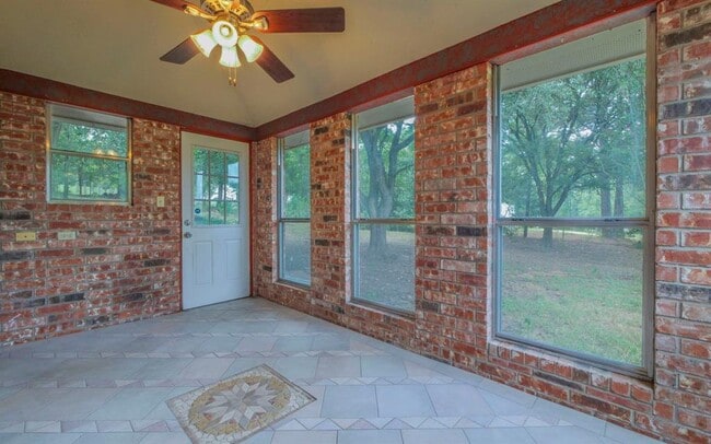 Building Photo - 106 Grand Canyon Dr