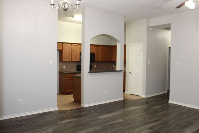 Building Photo - 1261 Redman Ave