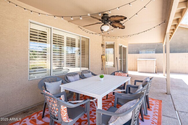 Building Photo - 8842 E Palm Ridge Dr