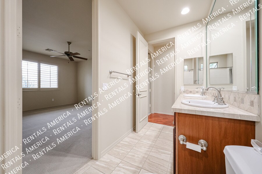 Building Photo - 7402 Hum Rd