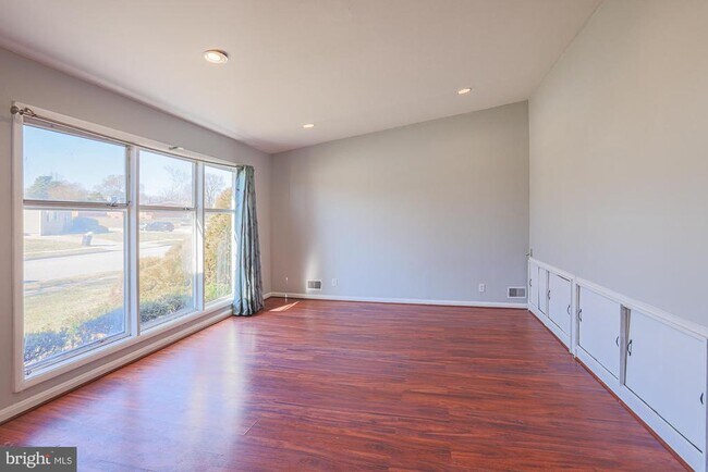 Building Photo - 6705 Maurleen Rd