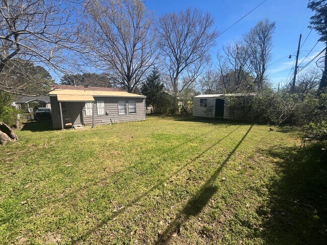 Building Photo - Freshly remodled 3 BR 1 Bath home