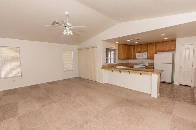 Building Photo - Available! 2 Bedroom Townhome inside Pacif...
