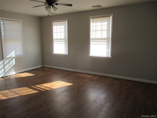 Building Photo - 26 Glass St