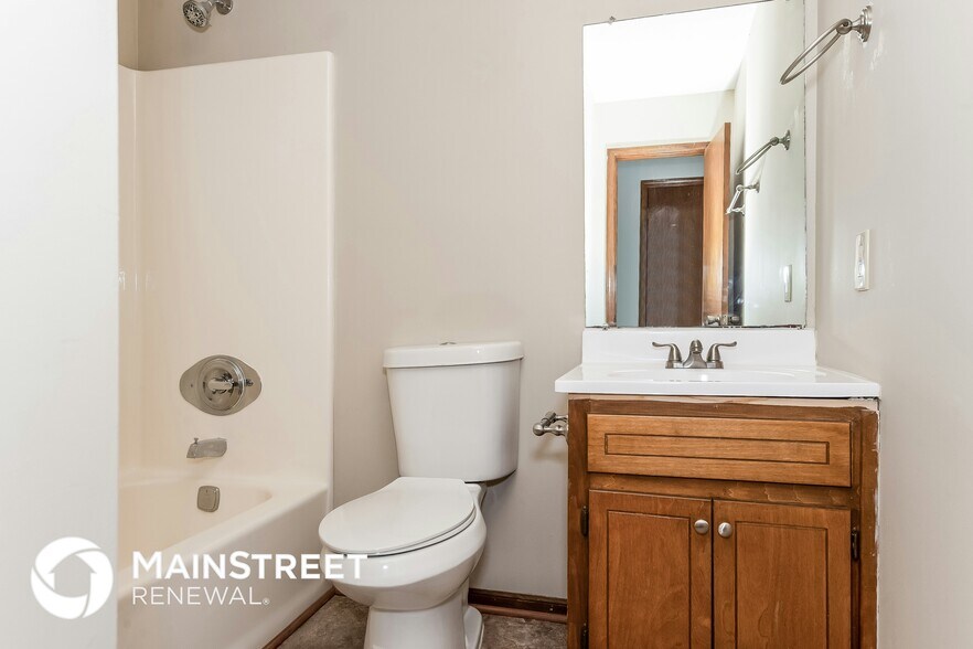 Building Photo - 1274 Classic Dr NE