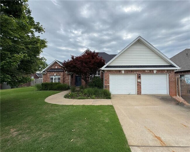 Building Photo - 407 Lyndal Ln