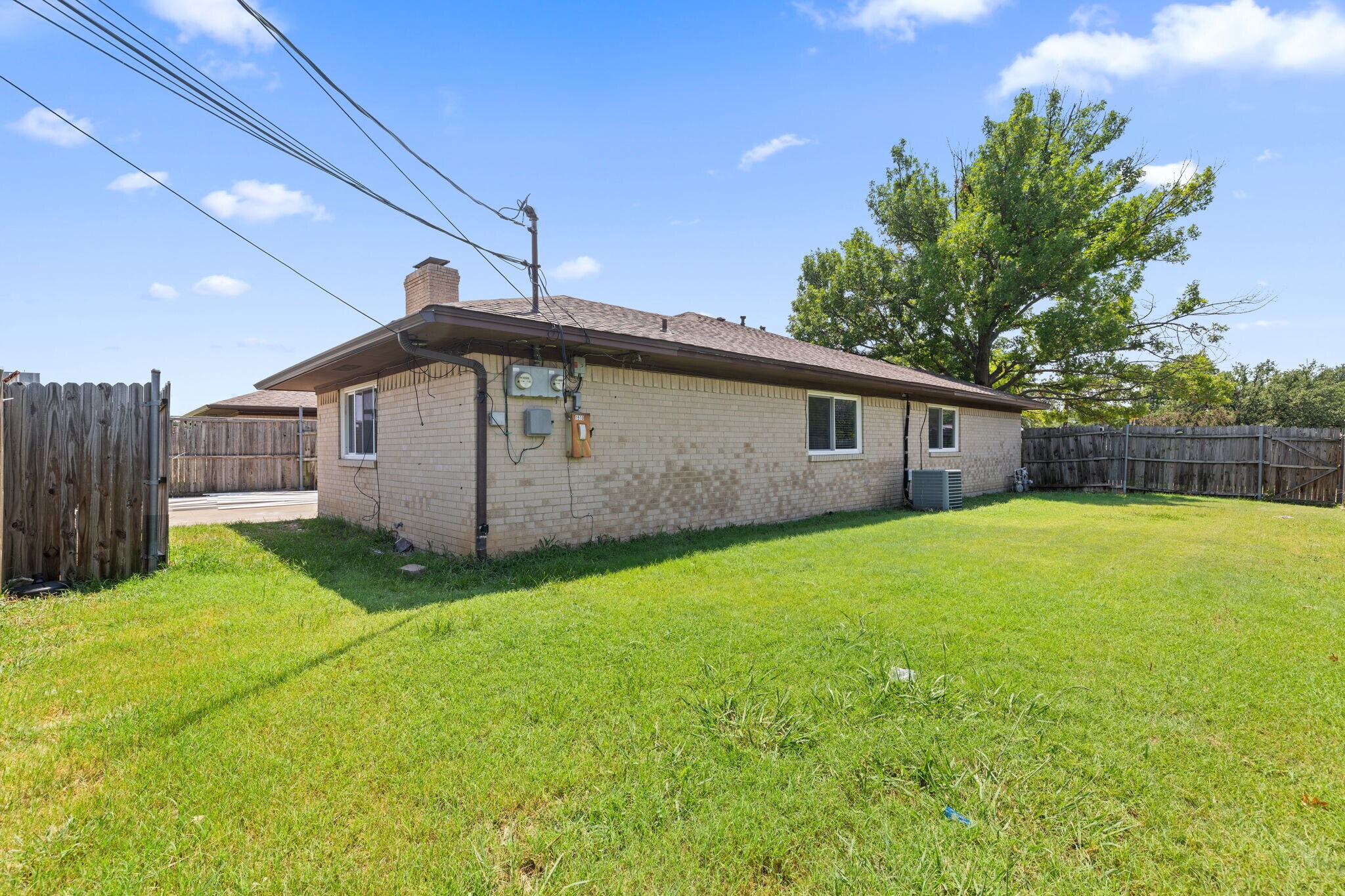 Building Photo - 1910 N Floyd Rd