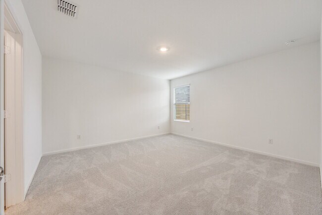 Building Photo - Newer 3-Bed Home with Fenced Yard, Fireplace & Attached Garage in Sherman