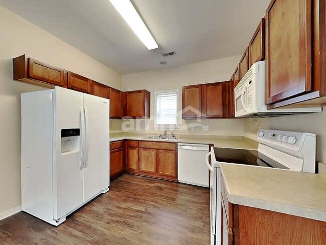 Building Photo - 83 Sioux Ln