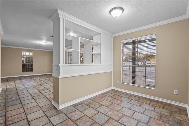 Building Photo - 114 Grand Ave