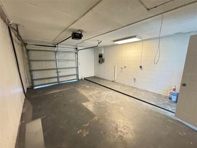 Building Photo - 504 Blackbird Ln