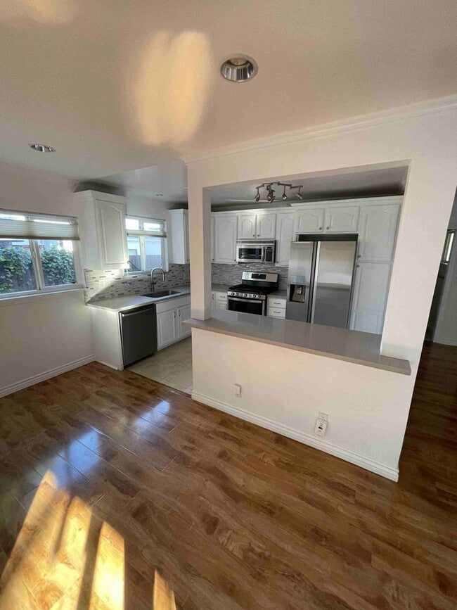 Building Photo - UPGRADED SMART HOME IN PRESTIGIOUS ENCINO VILLAGE!