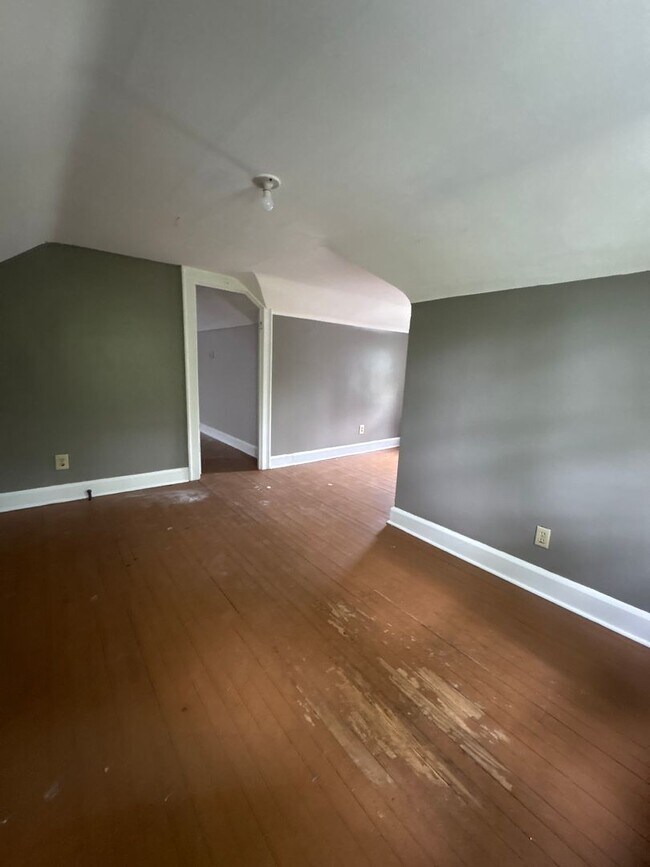 Building Photo - Edgewood2179