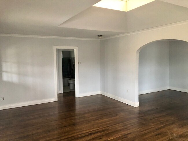 Building Photo - 228 N Quanah Ave