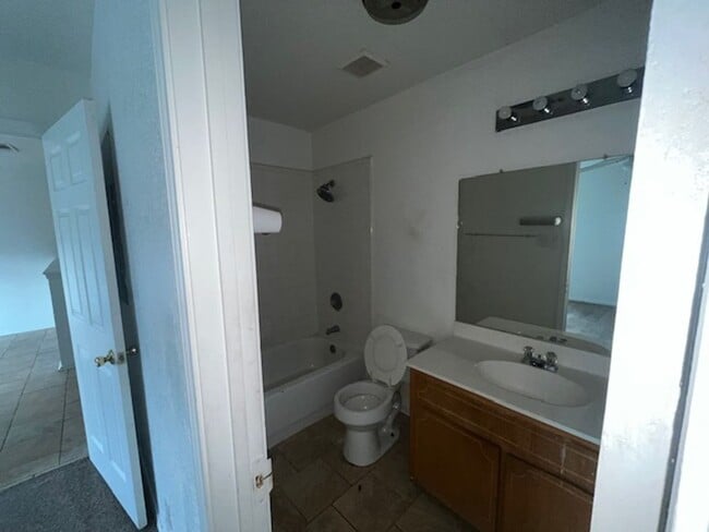 Building Photo - 3303 Toledo Dr