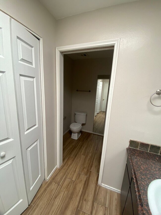 Building Photo - Charming 3 bedroom, 2 bath with Pool