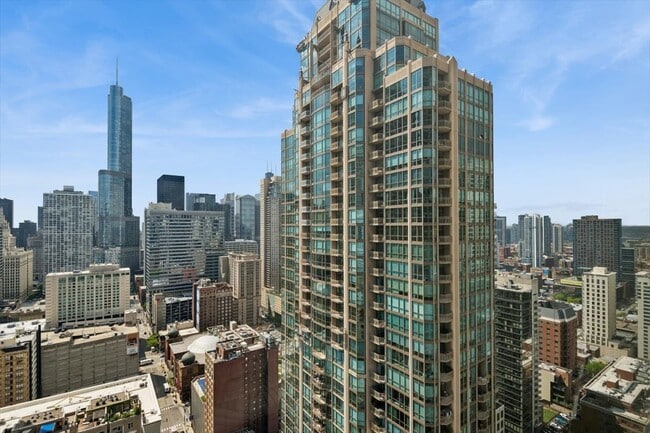 Building Photo - 30 E Huron St