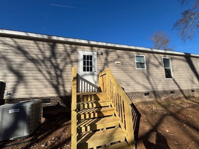 Building Photo - 5952 Yale Ave