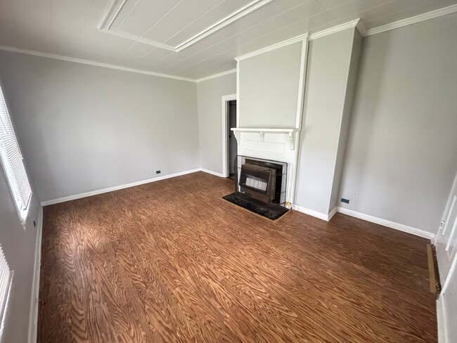 Building Photo - 2 Bedrooms- 1 Bathroom- Apartment in Lindale!