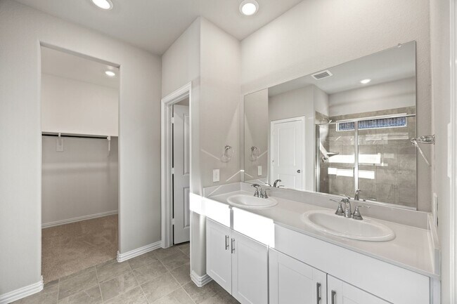 Building Photo - 607 Clover Crk Dr