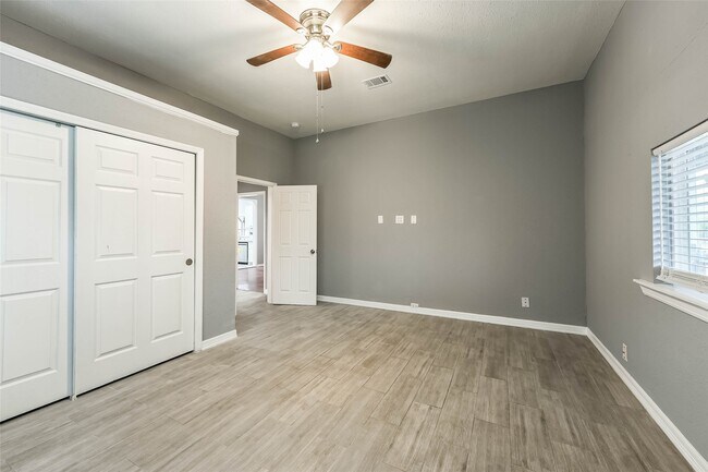 Building Photo - 212 Clifton St