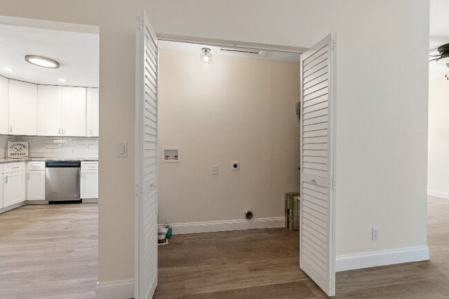 Building Photo - 47 Farragut Dr