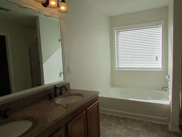 Building Photo - 2651 Sutherland Dr