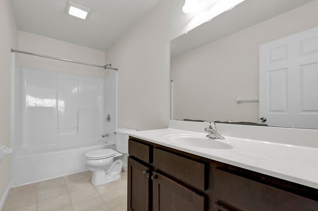 Building Photo - 3 bedroom Townhouse