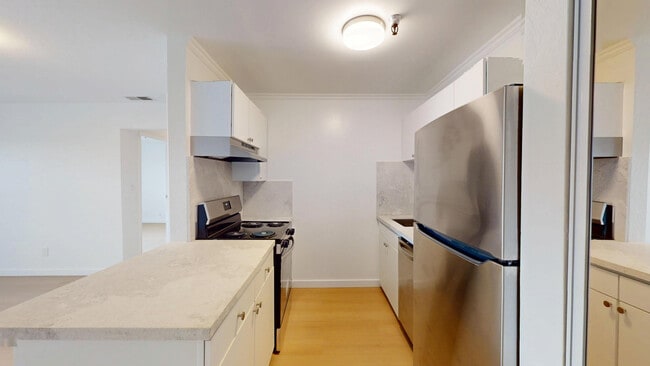 Building Photo - 2031 Castro St