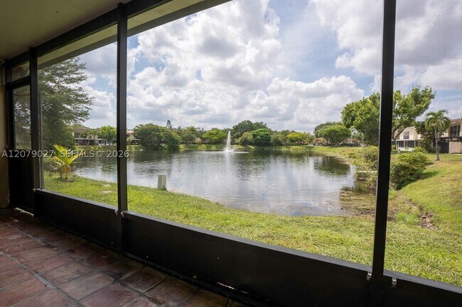 Building Photo - 14295 Kendale Lakes