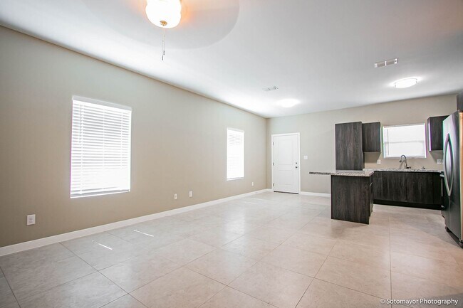 Building Photo - 3425 Sahara Dr