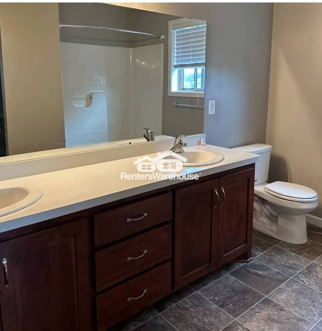 Building Photo - Beautiful Home, Great Location