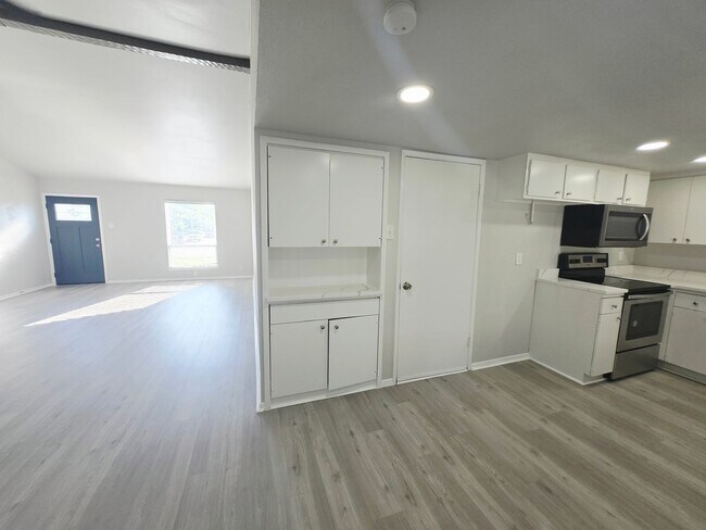 Building Photo - Garland 3 Bedroom, 2 Bath, 1 Car Garage Property That Has Been Completely Remodeled