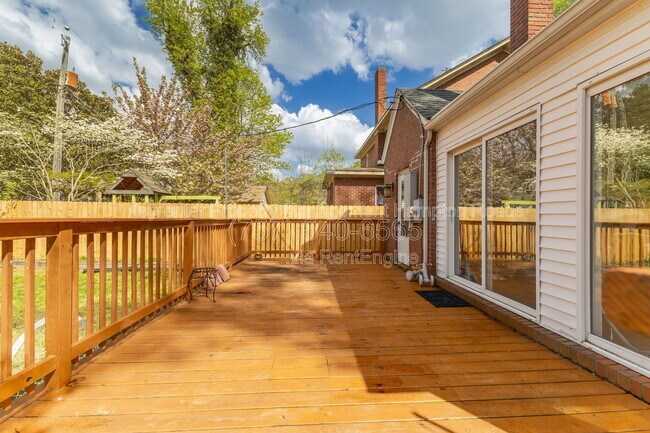 Building Photo - 1620 Melrose Pkwy