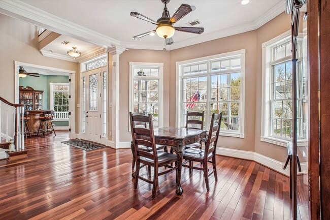 Building Photo - Stunning and Spacious Single Family Home S...