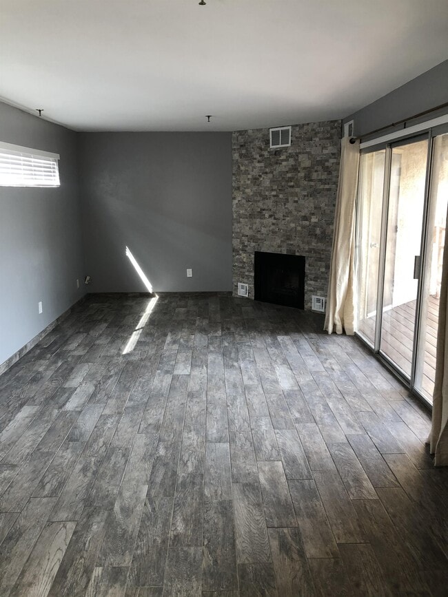 Building Photo - 2601 W Broadway Blvd