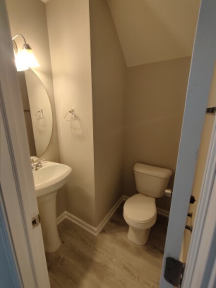 Building Photo - 289 Silver Ridge Dr