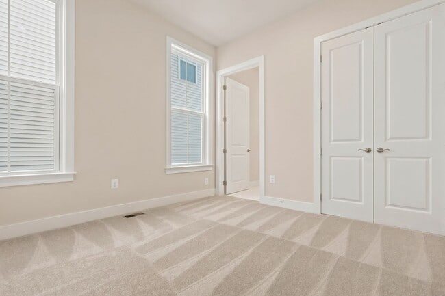 Building Photo - 625 Lipizzan Dr SW