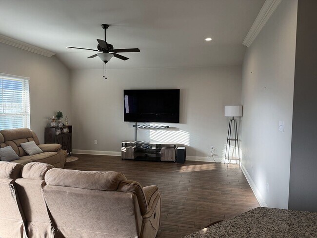 Building Photo - 403 Mangrove Ln