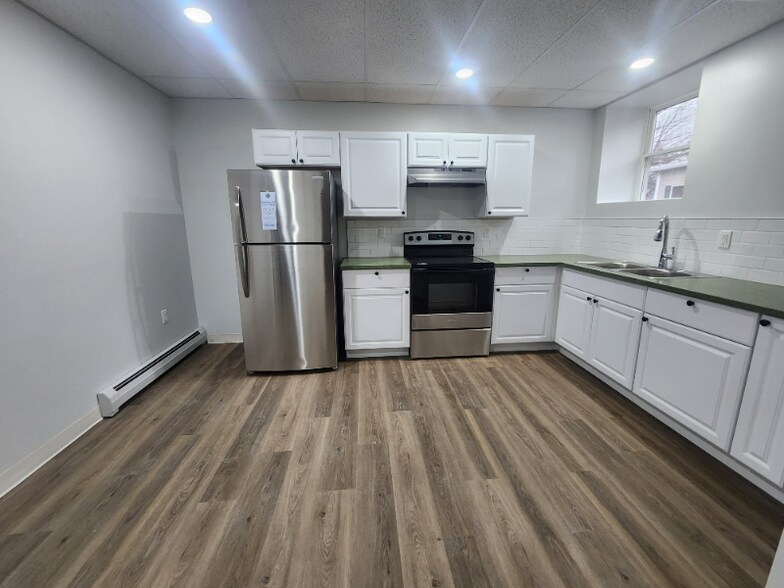 Building Photo - 151 S Main St