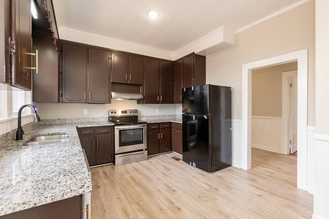 Building Photo - Gorgeous Three Bedroom Home!