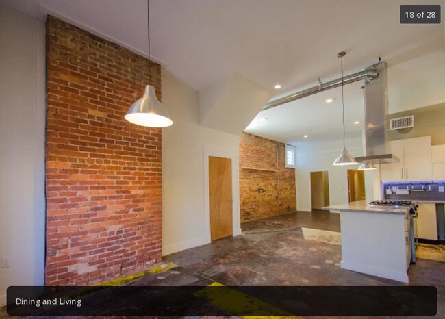 Building Photo - 559 Pryor St SW